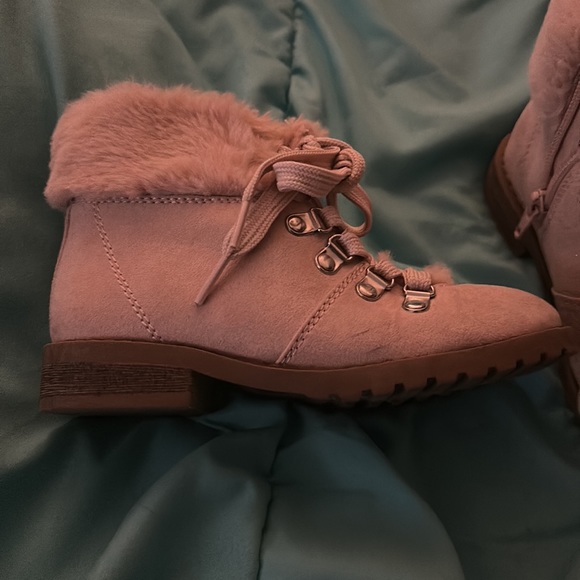 Girls pink booties - Picture 2 of 4